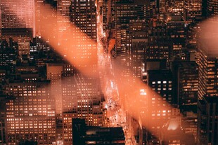 城市夜景中的绚丽光线