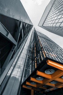 仰视都市摩天大楼建筑