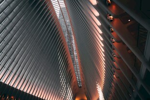 城市高楼夜景独特视角