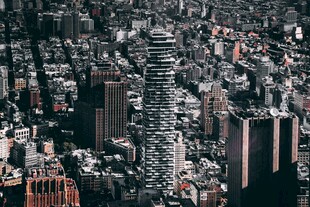俯瞰繁华都市建筑群