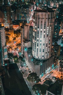 城市夜景俯瞰图