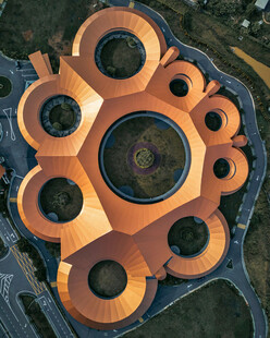 独特圆形建筑外观俯瞰图