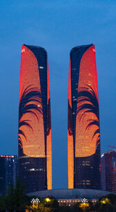 双子塔绚丽灯光夜景