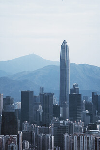 深圳城市天际线与远山景观