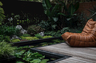 庭院休闲角落绿植环绕