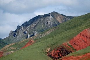 多彩山峦美景