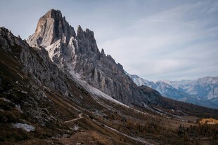 巍峨壮丽的高山景观
