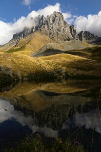 高山湖泊美景