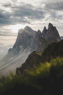 壮丽山峦云雾间美景