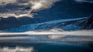壮丽冰川湖景观