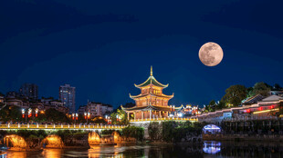 月夜中式建筑