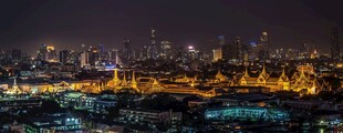 璀璨夜景中的城市灯火辉煌