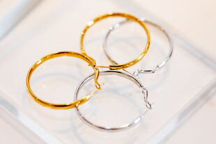 金银戒指饰品展示