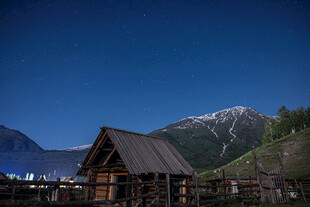 山间木屋