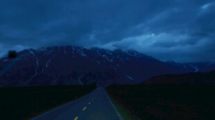夜幕下的旷野公路