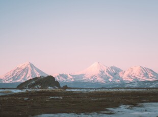 雪山晨曦美景