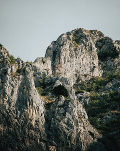 嶙峋岩石景观