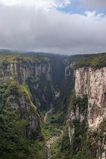 壮丽峡谷景观