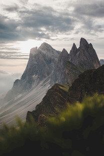 壮丽山峦云雾间美景