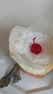 椰蓉樱桃巴斯克蛋糕