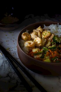 鲜虾蔬菜拌饭