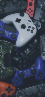 多彩游戏手柄与电子元件