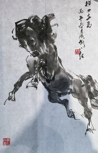 水墨奔腾骏马图