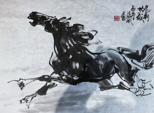 水墨奔腾骏马图