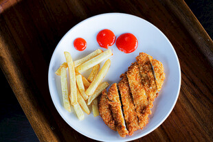 香酥炸鸡配薯条