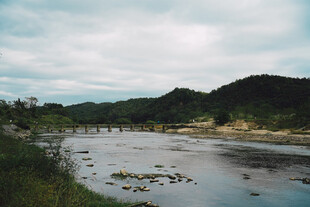宁静河畔风光