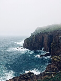 海边悬崖海浪拍岸景观