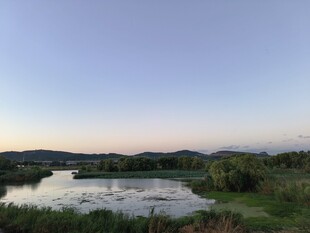 湖畔黄昏美景