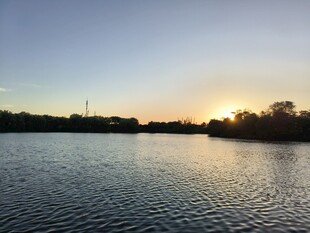 湖畔日落美景