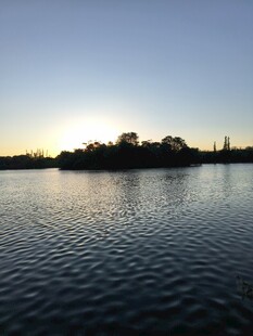 湖畔日落美景