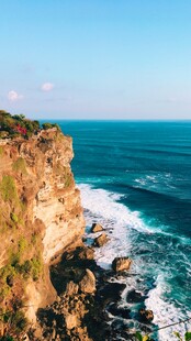 悬崖边的壮阔海景