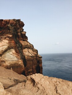 海边嶙峋峭壁