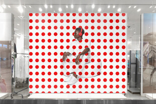 红白方格背景的创意展示