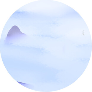 云雾缭绕中的远山美景