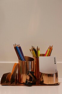 简约桌面文具收纳摆件