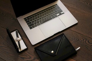 商务办公桌面物品展示