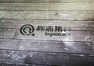木质纹理上的桥涵集标志