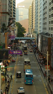 城市繁华街道街景画面