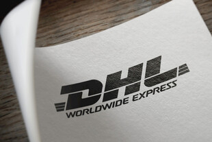 DHL快递标志特写