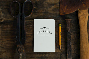 复古文具摆拍展现手工质感