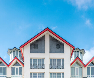 现代风格多层彩色屋顶建筑