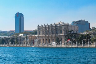 海滨城市壮丽建筑景观