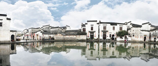 江南水乡古建筑倒影美景