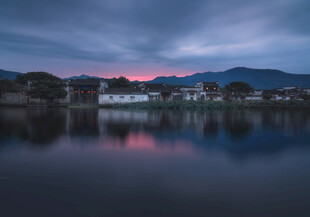 湖畔暮色美景
