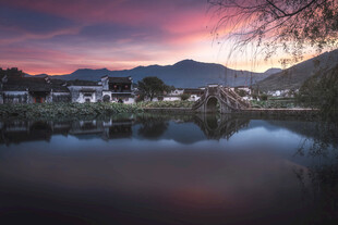 湖畔暮色美景