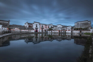 水乡夜景静谧如画